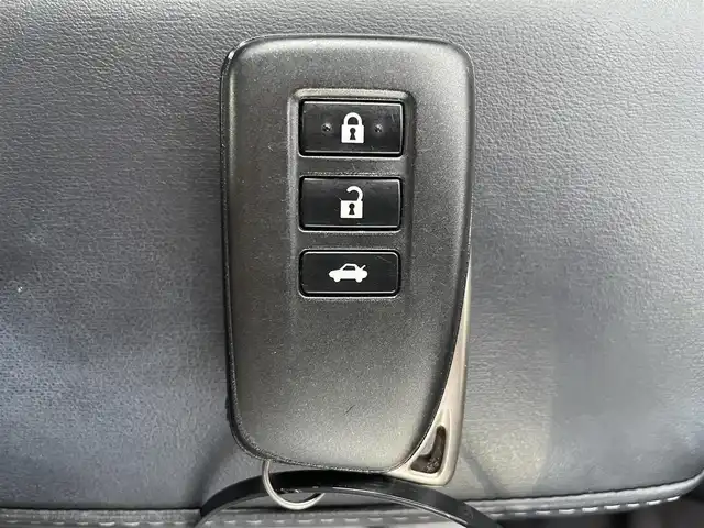レクサス ＩＳ 300 滋賀県 2019(令1)年 4.1万km ソニッククォーツ 純正10型ナビ/・Bluetooth/フルセグ/・CD/DVD/バックカメラ/革巻きステアリング/ステアリングリモコン/パドルシフト/ETC2.0/レーダークルーズコントロール/ハーフレザーシート/パワーシート/ドアミラーヒーター/レクサスセーフティシステムプラス/・レーンディパーチャーアラート/・プリクラッシュセーフティ/LEDオートライト/フォグライト/スマートキー