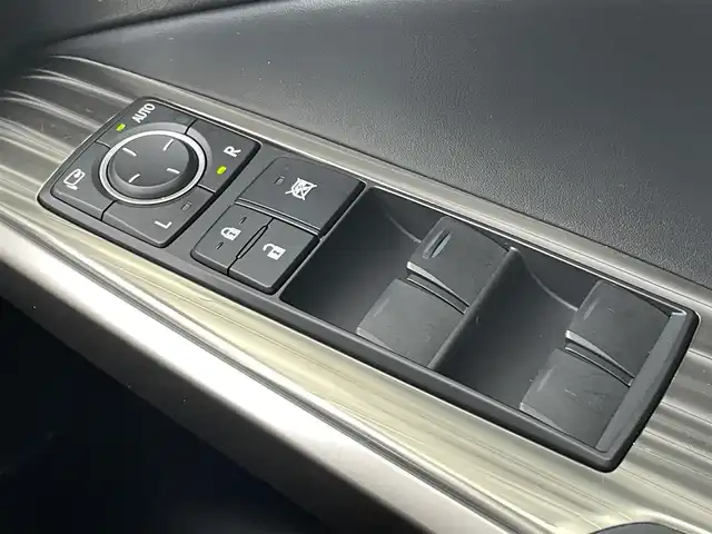 レクサス ＩＳ 300 滋賀県 2019(令1)年 4.1万km ソニッククォーツ 純正10型ナビ/・Bluetooth/フルセグ/・CD/DVD/バックカメラ/革巻きステアリング/ステアリングリモコン/パドルシフト/ETC2.0/レーダークルーズコントロール/ハーフレザーシート/パワーシート/ドアミラーヒーター/レクサスセーフティシステムプラス/・レーンディパーチャーアラート/・プリクラッシュセーフティ/LEDオートライト/フォグライト/スマートキー