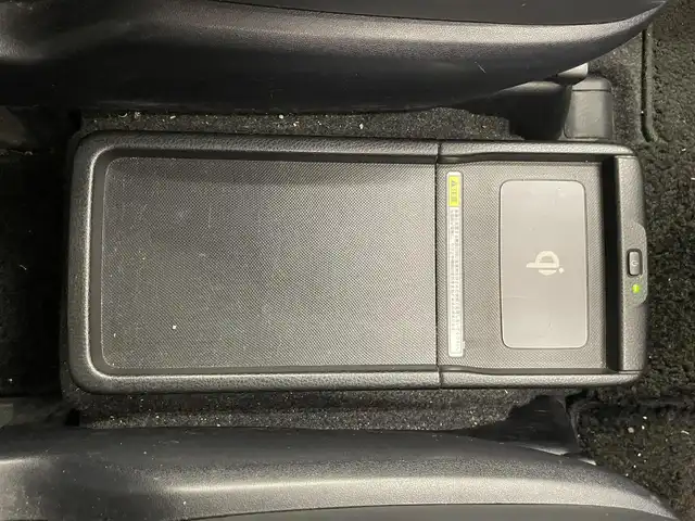 トヨタ エスクァイア ハイブリッド Gi 岡山県 2015(平27)年 10.7万km ホワイトパールクリスタルシャイン DOPナビ　NSZT-Y64T/フルセグTV（AM.FM.TV.CD.DVD.BT）/アルパインリアフリップダウンモニター/両側パワースライドドア/バックカメラ/ETC/ドライブレコーダー/レザーシート/シートヒーター/クルーズコントロール/オートライト/オートマチックハイビーム/フォグライト/サングラスホルダー/ステアリングスイッチ/ワイヤレス充電/ＬＥＤヘッドライト/スペアキー/15インチ純正AW/純正フロアマット