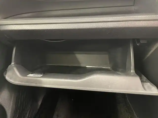 トヨタ エスクァイア ハイブリッド Gi 岡山県 2015(平27)年 10.7万km ホワイトパールクリスタルシャイン DOPナビ　NSZT-Y64T/フルセグTV（AM.FM.TV.CD.DVD.BT）/アルパインリアフリップダウンモニター/両側パワースライドドア/バックカメラ/ETC/ドライブレコーダー/レザーシート/シートヒーター/クルーズコントロール/オートライト/オートマチックハイビーム/フォグライト/サングラスホルダー/ステアリングスイッチ/ワイヤレス充電/ＬＥＤヘッドライト/スペアキー/15インチ純正AW/純正フロアマット