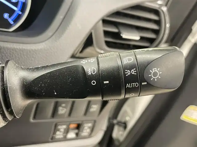 トヨタ エスクァイア ハイブリッド Gi 岡山県 2015(平27)年 10.7万km ホワイトパールクリスタルシャイン DOPナビ　NSZT-Y64T/フルセグTV（AM.FM.TV.CD.DVD.BT）/アルパインリアフリップダウンモニター/両側パワースライドドア/バックカメラ/ETC/ドライブレコーダー/レザーシート/シートヒーター/クルーズコントロール/オートライト/オートマチックハイビーム/フォグライト/サングラスホルダー/ステアリングスイッチ/ワイヤレス充電/ＬＥＤヘッドライト/スペアキー/15インチ純正AW/純正フロアマット