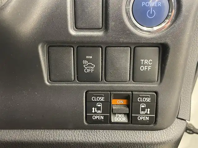 トヨタ エスクァイア ハイブリッド Gi 岡山県 2015(平27)年 10.7万km ホワイトパールクリスタルシャイン DOPナビ　NSZT-Y64T/フルセグTV（AM.FM.TV.CD.DVD.BT）/アルパインリアフリップダウンモニター/両側パワースライドドア/バックカメラ/ETC/ドライブレコーダー/レザーシート/シートヒーター/クルーズコントロール/オートライト/オートマチックハイビーム/フォグライト/サングラスホルダー/ステアリングスイッチ/ワイヤレス充電/ＬＥＤヘッドライト/スペアキー/15インチ純正AW/純正フロアマット