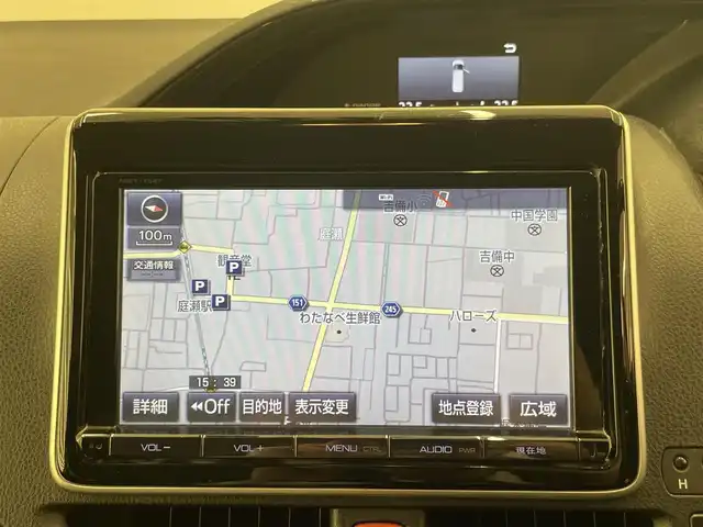 トヨタ エスクァイア ハイブリッド Gi 岡山県 2015(平27)年 10.7万km ホワイトパールクリスタルシャイン DOPナビ　NSZT-Y64T/フルセグTV（AM.FM.TV.CD.DVD.BT）/アルパインリアフリップダウンモニター/両側パワースライドドア/バックカメラ/ETC/ドライブレコーダー/レザーシート/シートヒーター/クルーズコントロール/オートライト/オートマチックハイビーム/フォグライト/サングラスホルダー/ステアリングスイッチ/ワイヤレス充電/ＬＥＤヘッドライト/スペアキー/15インチ純正AW/純正フロアマット