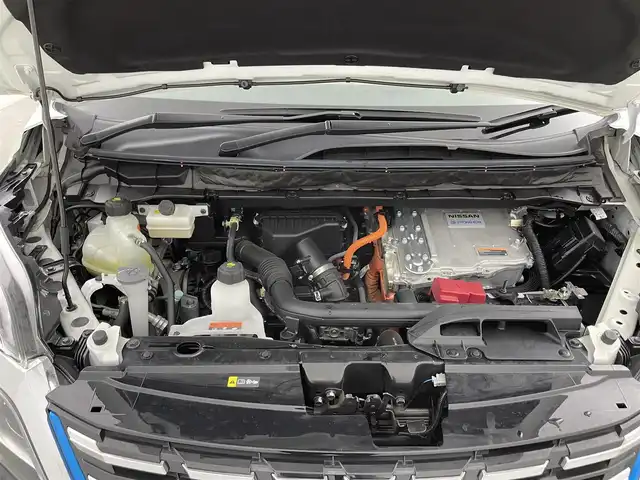 日産 セレナ e－パワー ハイウェイスター V 千葉県 2022(令4)年 2.4万km ブリリアントホワイトパール 禁煙車/純正10インチメモリナビ/　CD/DVD/BT/フルセグTV/エマージェンシーブレーキ/レーンキープアシスト/ブラインドスポットモニター/プロパイロット/両側パワースライドドア/デジタルインナーミラー/アラウンドビューモニター/電子パーキング/オートホールド/ETC/ステアリングスイッチ/革巻きステアリング/純正15インチアルミホイール/LEDヘッドライト/フォグランプ