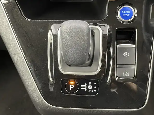 日産 セレナ e－パワー ハイウェイスター V 千葉県 2022(令4)年 2.4万km ブリリアントホワイトパール 禁煙車/純正10インチメモリナビ/　CD/DVD/BT/フルセグTV/エマージェンシーブレーキ/レーンキープアシスト/ブラインドスポットモニター/プロパイロット/両側パワースライドドア/デジタルインナーミラー/アラウンドビューモニター/電子パーキング/オートホールド/ETC/ステアリングスイッチ/革巻きステアリング/純正15インチアルミホイール/LEDヘッドライト/フォグランプ