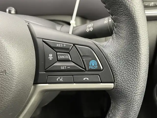 日産 セレナ e－パワー ハイウェイスター V 千葉県 2022(令4)年 2.4万km ブリリアントホワイトパール 禁煙車/純正10インチメモリナビ/　CD/DVD/BT/フルセグTV/エマージェンシーブレーキ/レーンキープアシスト/ブラインドスポットモニター/プロパイロット/両側パワースライドドア/デジタルインナーミラー/アラウンドビューモニター/電子パーキング/オートホールド/ETC/ステアリングスイッチ/革巻きステアリング/純正15インチアルミホイール/LEDヘッドライト/フォグランプ