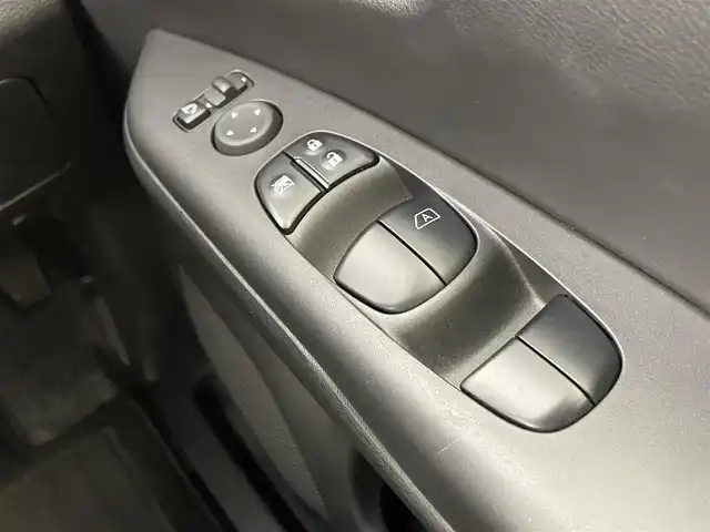 日産 セレナ e－パワー ハイウェイスター V 千葉県 2022(令4)年 2.4万km ブリリアントホワイトパール 禁煙車/純正10インチメモリナビ/　CD/DVD/BT/フルセグTV/エマージェンシーブレーキ/レーンキープアシスト/ブラインドスポットモニター/プロパイロット/両側パワースライドドア/デジタルインナーミラー/アラウンドビューモニター/電子パーキング/オートホールド/ETC/ステアリングスイッチ/革巻きステアリング/純正15インチアルミホイール/LEDヘッドライト/フォグランプ