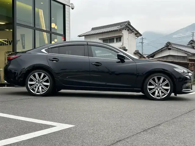 マツダ マツダ６セダン 25S Lパッケージ 愛媛県 2020(令2)年 3.5万km ジェットブラックマイカ 純正8型ナビ/全周囲カメラ/BOSEサウンドシステム＋11スピーカー/茶色レザーシート/全席シートヒーター/前席シートベンチレーション/前席パワーシート/運転席シートメモリー機能/ブラインドスポットモニター/追従機能付クルーズコントロール/ドライバーアテンションアラート/ヒル・ローンチ・アシスト/車線逸脱警報システム/AT誤発進抑制制御(前進/後退)/自動防眩ルームミラー/電動リアウインドウサンシェイド/本革巻ステアリング/ステアリングヒーター/電格ミラー/電動パーキングブレーキ/AutoHold機能/パドルシフト/現状サマー(純正ＡＷ)(235/40/R19)