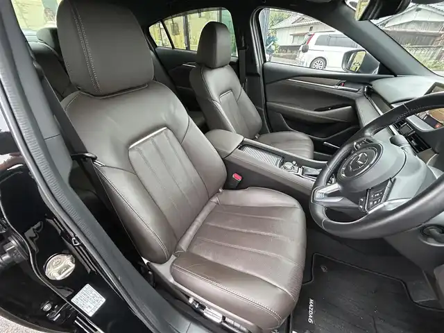 マツダ マツダ６セダン 25S Lパッケージ 愛媛県 2020(令2)年 3.5万km ジェットブラックマイカ 純正8型ナビ/全周囲カメラ/BOSEサウンドシステム＋11スピーカー/茶色レザーシート/全席シートヒーター/前席シートベンチレーション/前席パワーシート/運転席シートメモリー機能/ブラインドスポットモニター/追従機能付クルーズコントロール/ドライバーアテンションアラート/ヒル・ローンチ・アシスト/車線逸脱警報システム/AT誤発進抑制制御(前進/後退)/自動防眩ルームミラー/電動リアウインドウサンシェイド/本革巻ステアリング/ステアリングヒーター/電格ミラー/電動パーキングブレーキ/AutoHold機能/パドルシフト/現状サマー(純正ＡＷ)(235/40/R19)