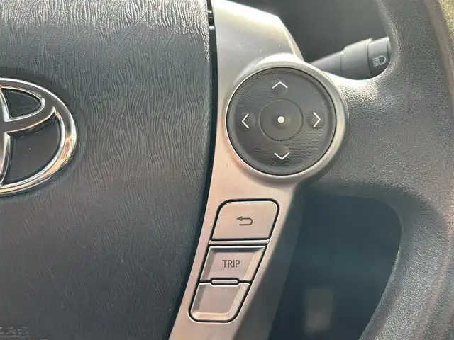 トヨタ プリウス α S 京都府 2015(平27)年 12.6万km アティチュードブラックマイカ (株)IDOMが運営する【じしゃロン伏見店】の自社ローン対象車両になります。こちらは現金ご利用時の価格です。自社ローンご希望の方は別途その旨お申付け下さい。/社外ナビ/ETC/DTV/BT/DVD/CD/プッシュスタート/ドアバイザー