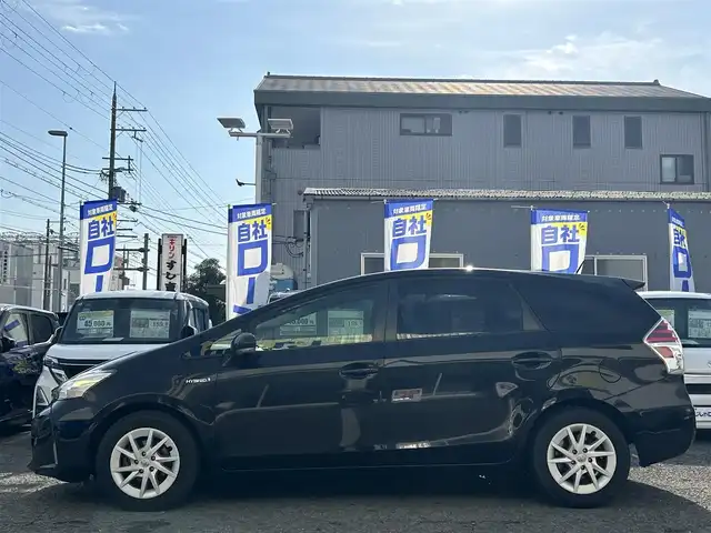 トヨタ プリウス α S 京都府 2015(平27)年 12.6万km アティチュードブラックマイカ (株)IDOMが運営する【じしゃロン伏見店】の自社ローン対象車両になります。こちらは現金ご利用時の価格です。自社ローンご希望の方は別途その旨お申付け下さい。/社外ナビ/ETC/DTV/BT/DVD/CD/プッシュスタート/ドアバイザー