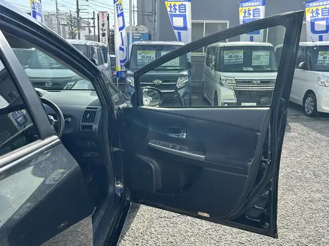 トヨタ プリウス α S 京都府 2015(平27)年 12.6万km アティチュードブラックマイカ (株)IDOMが運営する【じしゃロン伏見店】の自社ローン対象車両になります。こちらは現金ご利用時の価格です。自社ローンご希望の方は別途その旨お申付け下さい。/社外ナビ/ETC/DTV/BT/DVD/CD/プッシュスタート/ドアバイザー