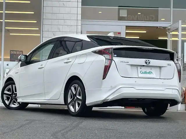 トヨタ プリウス A プレミアム　ツーリングセレ 兵庫県 2016(平28)年 7万km ホワイトパールクリスタルシャイン 純正9インチSDナビ/モデリスタエアロ/リア/フロント/Bluetooth接続/ビルトインETC/パーキングアシスト/パワーシート/純正フロアマット/レーダークルーズコントロール/LEDヘッドライト/シートヒーター/フルセグTV/バックカメラ/スイッチスタート/衝突軽減ブレーキ/トヨタセーフティセンス/モデリスタフロントエアロ小さい割れ有