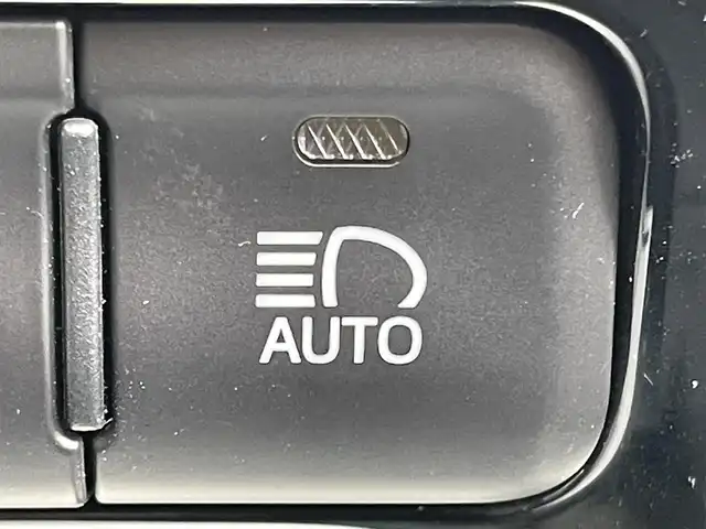 トヨタ プリウス A プレミアム　ツーリングセレ 兵庫県 2016(平28)年 7万km ホワイトパールクリスタルシャイン 純正9インチSDナビ/モデリスタエアロ/リア/フロント/Bluetooth接続/ビルトインETC/パーキングアシスト/パワーシート/純正フロアマット/レーダークルーズコントロール/LEDヘッドライト/シートヒーター/フルセグTV/バックカメラ/スイッチスタート/衝突軽減ブレーキ/トヨタセーフティセンス/モデリスタフロントエアロ小さい割れ有