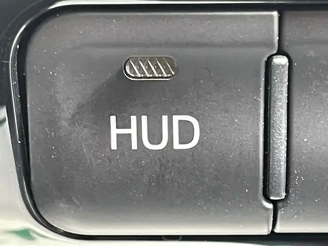 トヨタ プリウス A プレミアム　ツーリングセレ 兵庫県 2016(平28)年 7万km ホワイトパールクリスタルシャイン 純正9インチSDナビ/モデリスタエアロ/リア/フロント/Bluetooth接続/ビルトインETC/パーキングアシスト/パワーシート/純正フロアマット/レーダークルーズコントロール/LEDヘッドライト/シートヒーター/フルセグTV/バックカメラ/スイッチスタート/衝突軽減ブレーキ/トヨタセーフティセンス/モデリスタフロントエアロ小さい割れ有