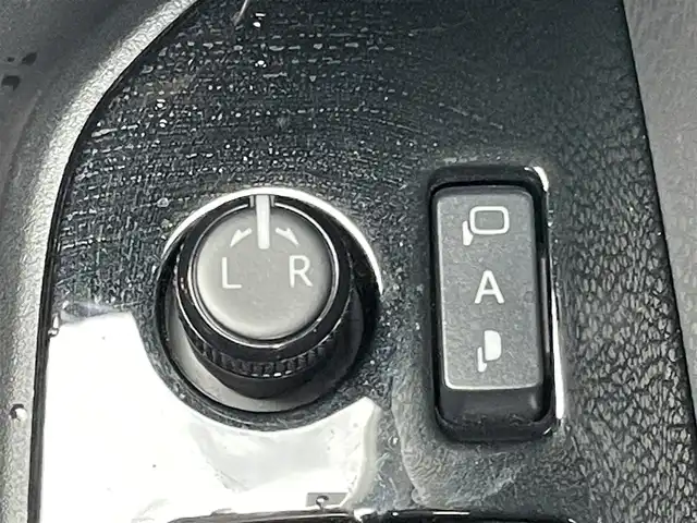 トヨタ プリウス A プレミアム　ツーリングセレ 兵庫県 2016(平28)年 7万km ホワイトパールクリスタルシャイン 純正9インチSDナビ/モデリスタエアロ/リア/フロント/Bluetooth接続/ビルトインETC/パーキングアシスト/パワーシート/純正フロアマット/レーダークルーズコントロール/LEDヘッドライト/シートヒーター/フルセグTV/バックカメラ/スイッチスタート/衝突軽減ブレーキ/トヨタセーフティセンス/モデリスタフロントエアロ小さい割れ有