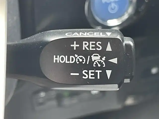 トヨタ プリウス A プレミアム　ツーリングセレ 兵庫県 2016(平28)年 7万km ホワイトパールクリスタルシャイン 純正9インチSDナビ/モデリスタエアロ/リア/フロント/Bluetooth接続/ビルトインETC/パーキングアシスト/パワーシート/純正フロアマット/レーダークルーズコントロール/LEDヘッドライト/シートヒーター/フルセグTV/バックカメラ/スイッチスタート/衝突軽減ブレーキ/トヨタセーフティセンス/モデリスタフロントエアロ小さい割れ有