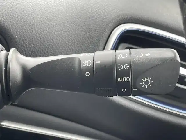 トヨタ プリウス A プレミアム　ツーリングセレ 兵庫県 2016(平28)年 7万km ホワイトパールクリスタルシャイン 純正9インチSDナビ/モデリスタエアロ/リア/フロント/Bluetooth接続/ビルトインETC/パーキングアシスト/パワーシート/純正フロアマット/レーダークルーズコントロール/LEDヘッドライト/シートヒーター/フルセグTV/バックカメラ/スイッチスタート/衝突軽減ブレーキ/トヨタセーフティセンス/モデリスタフロントエアロ小さい割れ有