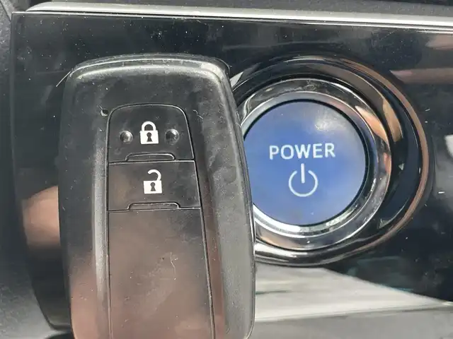 トヨタ プリウス A プレミアム　ツーリングセレ 兵庫県 2016(平28)年 7万km ホワイトパールクリスタルシャイン 純正9インチSDナビ/モデリスタエアロ/リア/フロント/Bluetooth接続/ビルトインETC/パーキングアシスト/パワーシート/純正フロアマット/レーダークルーズコントロール/LEDヘッドライト/シートヒーター/フルセグTV/バックカメラ/スイッチスタート/衝突軽減ブレーキ/トヨタセーフティセンス/モデリスタフロントエアロ小さい割れ有