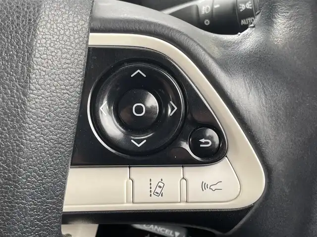 トヨタ プリウス A プレミアム　ツーリングセレ 兵庫県 2016(平28)年 7万km ホワイトパールクリスタルシャイン 純正9インチSDナビ/モデリスタエアロ/リア/フロント/Bluetooth接続/ビルトインETC/パーキングアシスト/パワーシート/純正フロアマット/レーダークルーズコントロール/LEDヘッドライト/シートヒーター/フルセグTV/バックカメラ/スイッチスタート/衝突軽減ブレーキ/トヨタセーフティセンス/モデリスタフロントエアロ小さい割れ有