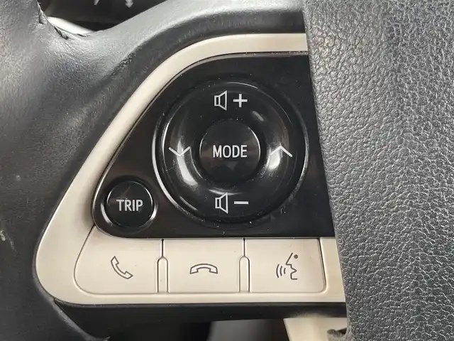 トヨタ プリウス A プレミアム　ツーリングセレ 兵庫県 2016(平28)年 7万km ホワイトパールクリスタルシャイン 純正9インチSDナビ/モデリスタエアロ/リア/フロント/Bluetooth接続/ビルトインETC/パーキングアシスト/パワーシート/純正フロアマット/レーダークルーズコントロール/LEDヘッドライト/シートヒーター/フルセグTV/バックカメラ/スイッチスタート/衝突軽減ブレーキ/トヨタセーフティセンス/モデリスタフロントエアロ小さい割れ有