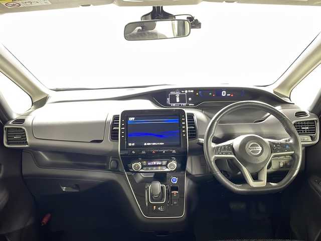 日産 セレナ e－パワー ハイウェイスター V 沖縄県 2019(令1)年 7万km ブリリアントホワイトパール 禁煙車/県外仕入れ/10インチ純正ナビ/【CD/DVD/フルセグTV/BT】/後席フリップダウンモニター/全方位カメラ/前方ドライブレコーダー/ETC/両側パワースライドドア/前席シートヒーター/ステアリングヒーター/16インチ純正アルミ/純正LEDヘッドライト/オートライト/スマートキー