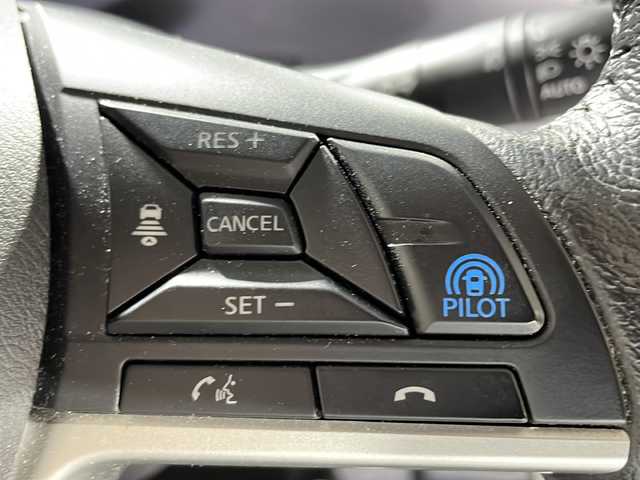 日産 セレナ e－パワー ハイウェイスター V 沖縄県 2019(令1)年 7万km ブリリアントホワイトパール 禁煙車/県外仕入れ/10インチ純正ナビ/【CD/DVD/フルセグTV/BT】/後席フリップダウンモニター/全方位カメラ/前方ドライブレコーダー/ETC/両側パワースライドドア/前席シートヒーター/ステアリングヒーター/16インチ純正アルミ/純正LEDヘッドライト/オートライト/スマートキー