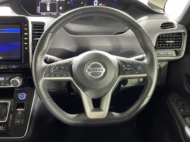 日産 セレナ e－パワー ハイウェイスター V 沖縄県 2019(令1)年 7万km ブリリアントホワイトパール 禁煙車/県外仕入れ/10インチ純正ナビ/【CD/DVD/フルセグTV/BT】/後席フリップダウンモニター/全方位カメラ/前方ドライブレコーダー/ETC/両側パワースライドドア/前席シートヒーター/ステアリングヒーター/16インチ純正アルミ/純正LEDヘッドライト/オートライト/スマートキー