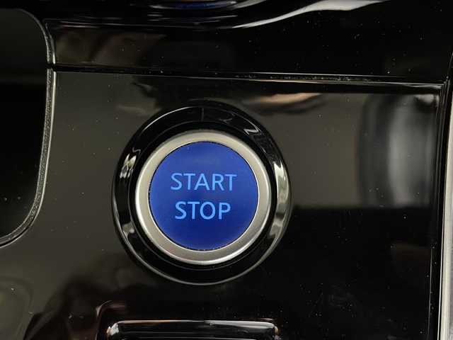 日産 セレナ e－パワー ハイウェイスター V 沖縄県 2019(令1)年 7万km ブリリアントホワイトパール 禁煙車/県外仕入れ/10インチ純正ナビ/【CD/DVD/フルセグTV/BT】/後席フリップダウンモニター/全方位カメラ/前方ドライブレコーダー/ETC/両側パワースライドドア/前席シートヒーター/ステアリングヒーター/16インチ純正アルミ/純正LEDヘッドライト/オートライト/スマートキー