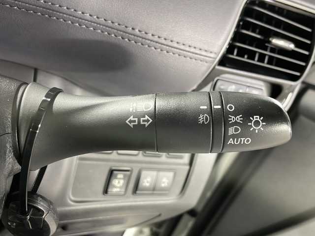 日産 セレナ e－パワー ハイウェイスター V 沖縄県 2019(令1)年 7万km ブリリアントホワイトパール 禁煙車/県外仕入れ/10インチ純正ナビ/【CD/DVD/フルセグTV/BT】/後席フリップダウンモニター/全方位カメラ/前方ドライブレコーダー/ETC/両側パワースライドドア/前席シートヒーター/ステアリングヒーター/16インチ純正アルミ/純正LEDヘッドライト/オートライト/スマートキー