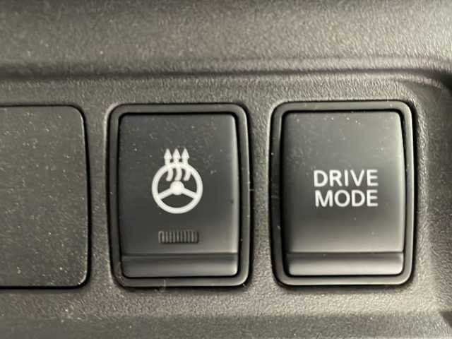 日産 セレナ e－パワー ハイウェイスター V 沖縄県 2019(令1)年 7万km ブリリアントホワイトパール 禁煙車/県外仕入れ/10インチ純正ナビ/【CD/DVD/フルセグTV/BT】/後席フリップダウンモニター/全方位カメラ/前方ドライブレコーダー/ETC/両側パワースライドドア/前席シートヒーター/ステアリングヒーター/16インチ純正アルミ/純正LEDヘッドライト/オートライト/スマートキー