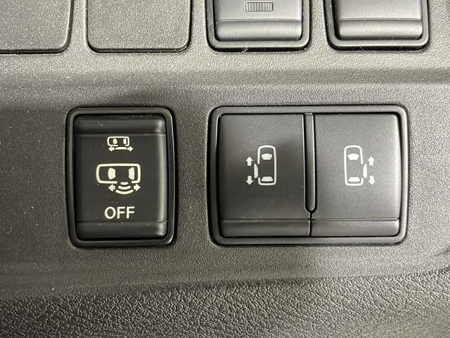 日産 セレナ e－パワー ハイウェイスター V 沖縄県 2019(令1)年 7万km ブリリアントホワイトパール 禁煙車/県外仕入れ/10インチ純正ナビ/【CD/DVD/フルセグTV/BT】/後席フリップダウンモニター/全方位カメラ/前方ドライブレコーダー/ETC/両側パワースライドドア/前席シートヒーター/ステアリングヒーター/16インチ純正アルミ/純正LEDヘッドライト/オートライト/スマートキー