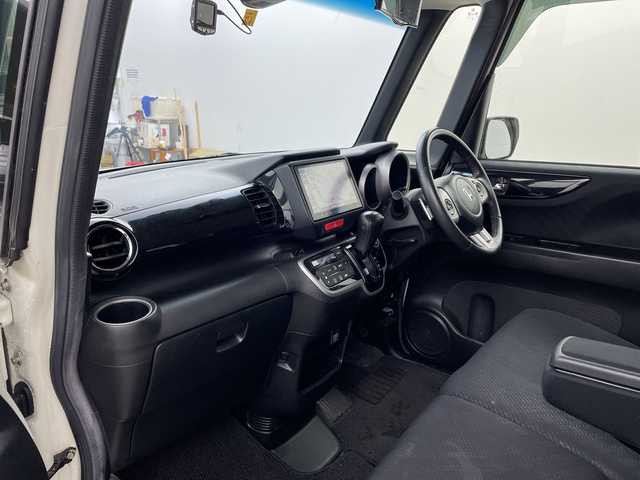 ホンダ Ｎ ＢＯＸ カスタム G ターボ Aパッケージ 兵庫県 2014(平26)年 9.2万km プレミアムホワイトパール ・純正8インチナビ/BT/CD/DVD/TV/USB/SD/・バックカメラ/・安心パッケージ/・シティブレーキアクティブシステム/・クルーズコントロール/・両側パワースライドドア/・横滑り防止装置/・ステアリングスイッチ/・パドルシフト/・前方ドライブレコーダー/・電動格納ミラー/・HIDヘッドライト/・フォグランプ/・純正16インチホイール/・スマートキー/・スペアキー/・取扱説明書/・保証書