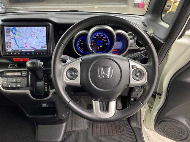 ホンダ Ｎ ＢＯＸ カスタム G ターボ Aパッケージ 兵庫県 2014(平26)年 9.2万km プレミアムホワイトパール ・純正8インチナビ/BT/CD/DVD/TV/USB/SD/・バックカメラ/・安心パッケージ/・シティブレーキアクティブシステム/・クルーズコントロール/・両側パワースライドドア/・横滑り防止装置/・ステアリングスイッチ/・パドルシフト/・前方ドライブレコーダー/・電動格納ミラー/・HIDヘッドライト/・フォグランプ/・純正16インチホイール/・スマートキー/・スペアキー/・取扱説明書/・保証書