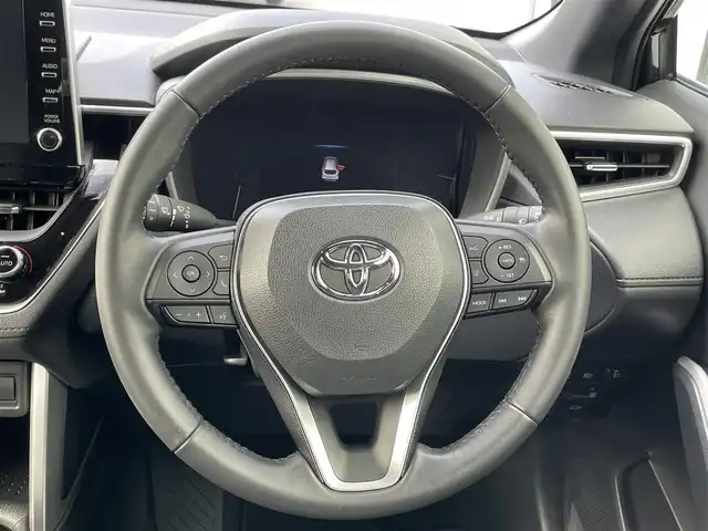 トヨタ カローラ クロス Z 大阪府 2023(令5)年 1.4万km アティチュードブラックマイカ トヨタセーフティーセンス/・アダプティブ・クルーズコントロール/・プリクラッシュセーフティー/・レーントレーシングアシスト/・オートマチックハイビーム/・クリアランスソナー/・パーキングサポートブレーキー/・ロードサインアシスト/純正ナビ/・Bluetooth/USB/MiraCast/ラジオ/主要装備/・パノラミックビューモニター/・ブラインドスポットモニター/・横滑り防止装置/・オートホールド/・パワーバックドア/・ハーフレザー/・D席パワーシート/・シートヒーター/・LEDヘッドライト/・ヘッドライトイベライザー/・ドライブレコーダー/・ETC2.0