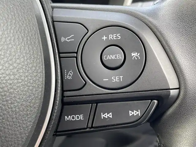 トヨタ カローラ クロス Z 大阪府 2023(令5)年 1.4万km アティチュードブラックマイカ トヨタセーフティーセンス/・アダプティブ・クルーズコントロール/・プリクラッシュセーフティー/・レーントレーシングアシスト/・オートマチックハイビーム/・クリアランスソナー/・パーキングサポートブレーキー/・ロードサインアシスト/純正ナビ/・Bluetooth/USB/MiraCast/ラジオ/主要装備/・パノラミックビューモニター/・ブラインドスポットモニター/・横滑り防止装置/・オートホールド/・パワーバックドア/・ハーフレザー/・D席パワーシート/・シートヒーター/・LEDヘッドライト/・ヘッドライトイベライザー/・ドライブレコーダー/・ETC2.0