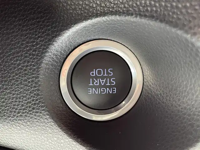 トヨタ カローラ クロス Z 大阪府 2023(令5)年 1.4万km アティチュードブラックマイカ トヨタセーフティーセンス/・アダプティブ・クルーズコントロール/・プリクラッシュセーフティー/・レーントレーシングアシスト/・オートマチックハイビーム/・クリアランスソナー/・パーキングサポートブレーキー/・ロードサインアシスト/純正ナビ/・Bluetooth/USB/MiraCast/ラジオ/主要装備/・パノラミックビューモニター/・ブラインドスポットモニター/・横滑り防止装置/・オートホールド/・パワーバックドア/・ハーフレザー/・D席パワーシート/・シートヒーター/・LEDヘッドライト/・ヘッドライトイベライザー/・ドライブレコーダー/・ETC2.0