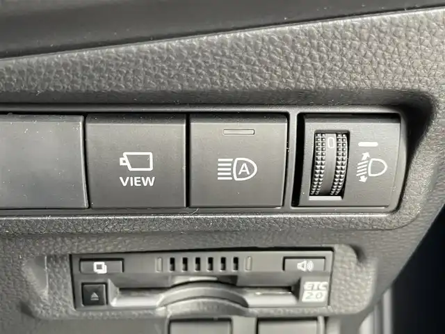 トヨタ カローラ クロス Z 大阪府 2023(令5)年 1.4万km アティチュードブラックマイカ トヨタセーフティーセンス/・アダプティブ・クルーズコントロール/・プリクラッシュセーフティー/・レーントレーシングアシスト/・オートマチックハイビーム/・クリアランスソナー/・パーキングサポートブレーキー/・ロードサインアシスト/純正ナビ/・Bluetooth/USB/MiraCast/ラジオ/主要装備/・パノラミックビューモニター/・ブラインドスポットモニター/・横滑り防止装置/・オートホールド/・パワーバックドア/・ハーフレザー/・D席パワーシート/・シートヒーター/・LEDヘッドライト/・ヘッドライトイベライザー/・ドライブレコーダー/・ETC2.0