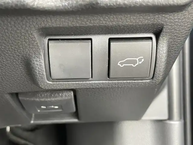 トヨタ カローラ クロス Z 大阪府 2023(令5)年 1.4万km アティチュードブラックマイカ トヨタセーフティーセンス/・アダプティブ・クルーズコントロール/・プリクラッシュセーフティー/・レーントレーシングアシスト/・オートマチックハイビーム/・クリアランスソナー/・パーキングサポートブレーキー/・ロードサインアシスト/純正ナビ/・Bluetooth/USB/MiraCast/ラジオ/主要装備/・パノラミックビューモニター/・ブラインドスポットモニター/・横滑り防止装置/・オートホールド/・パワーバックドア/・ハーフレザー/・D席パワーシート/・シートヒーター/・LEDヘッドライト/・ヘッドライトイベライザー/・ドライブレコーダー/・ETC2.0