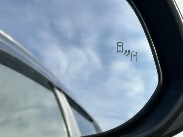 トヨタ カローラ クロス Z 大阪府 2023(令5)年 1.4万km アティチュードブラックマイカ トヨタセーフティーセンス/・アダプティブ・クルーズコントロール/・プリクラッシュセーフティー/・レーントレーシングアシスト/・オートマチックハイビーム/・クリアランスソナー/・パーキングサポートブレーキー/・ロードサインアシスト/純正ナビ/・Bluetooth/USB/MiraCast/ラジオ/主要装備/・パノラミックビューモニター/・ブラインドスポットモニター/・横滑り防止装置/・オートホールド/・パワーバックドア/・ハーフレザー/・D席パワーシート/・シートヒーター/・LEDヘッドライト/・ヘッドライトイベライザー/・ドライブレコーダー/・ETC2.0