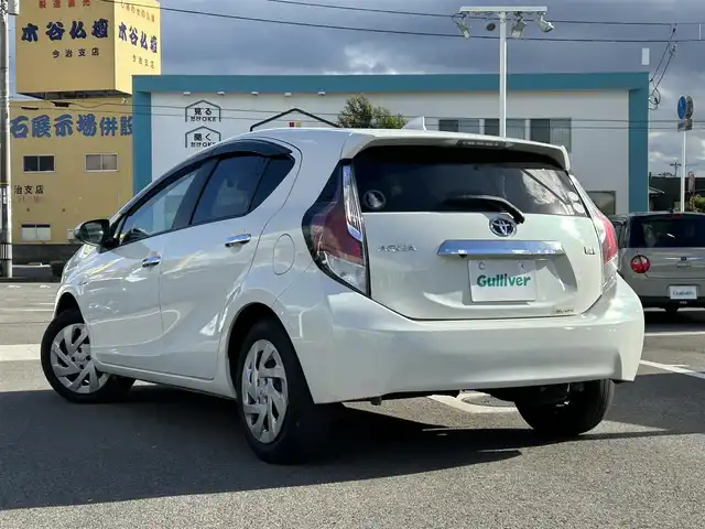 トヨタ アクア S スタイルブラック 愛媛県 2017(平29)年 9万km ライムホワイトパールクリスタルシャイン ワンオーナー/プッシュスタート/純正ナビ（AM/FM/CD/DVD/SD/Bluetooth/フルセグTV）/バックカメラ/ETC2.0/AAC/シートヒーター/横滑り防止装置/レーンキープアシスト/オートライト/オートマチックハイビーム