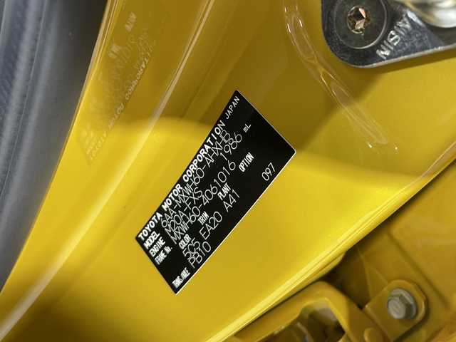 トヨタ プリウス Z 沖縄県 2024(令6)年 0.5万km 黄 禁煙車　/ワンオーナー　/純正１２．３インチナビ　/（フルセグＴＶ　Ｂｌｕｅｔｏｏｔｈ）　/全方位カメラ　/トヨタセーフティセンス/・PCS（プリクラッシュセーフティ）/・LDA（レーンディパーチャーアラート）/・AHB（オートマチックハイビーム）/BSM（ブラインドスポットモニター）　/PDA（プロアクティブドライビングアシスト）　/前後ドライブレコーダー　/ＥＴＣ２．０/レーダークルーズコントロール/レザーシート/メモリー付パワーシート/シートヒーター、エアシート/置くだけ充電/ステアリングヒーター