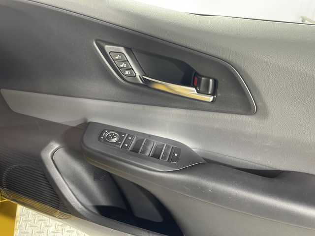 トヨタ プリウス Z 沖縄県 2024(令6)年 0.5万km 黄 禁煙車　/ワンオーナー　/純正１２．３インチナビ　/（フルセグＴＶ　Ｂｌｕｅｔｏｏｔｈ）　/全方位カメラ　/トヨタセーフティセンス/・PCS（プリクラッシュセーフティ）/・LDA（レーンディパーチャーアラート）/・AHB（オートマチックハイビーム）/BSM（ブラインドスポットモニター）　/PDA（プロアクティブドライビングアシスト）　/前後ドライブレコーダー　/ＥＴＣ２．０/レーダークルーズコントロール/レザーシート/メモリー付パワーシート/シートヒーター、エアシート/置くだけ充電/ステアリングヒーター