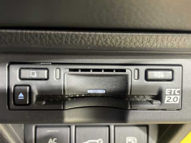 トヨタ プリウス Z 沖縄県 2024(令6)年 0.5万km 黄 禁煙車　/ワンオーナー　/純正１２．３インチナビ　/（フルセグＴＶ　Ｂｌｕｅｔｏｏｔｈ）　/全方位カメラ　/トヨタセーフティセンス/・PCS（プリクラッシュセーフティ）/・LDA（レーンディパーチャーアラート）/・AHB（オートマチックハイビーム）/BSM（ブラインドスポットモニター）　/PDA（プロアクティブドライビングアシスト）　/前後ドライブレコーダー　/ＥＴＣ２．０/レーダークルーズコントロール/レザーシート/メモリー付パワーシート/シートヒーター、エアシート/置くだけ充電/ステアリングヒーター