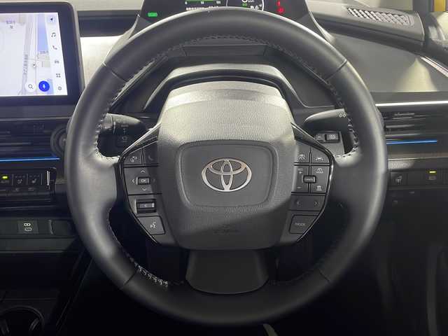 トヨタ プリウス Z 沖縄県 2024(令6)年 0.5万km 黄 禁煙車　/ワンオーナー　/純正１２．３インチナビ　/（フルセグＴＶ　Ｂｌｕｅｔｏｏｔｈ）　/全方位カメラ　/トヨタセーフティセンス/・PCS（プリクラッシュセーフティ）/・LDA（レーンディパーチャーアラート）/・AHB（オートマチックハイビーム）/BSM（ブラインドスポットモニター）　/PDA（プロアクティブドライビングアシスト）　/前後ドライブレコーダー　/ＥＴＣ２．０/レーダークルーズコントロール/レザーシート/メモリー付パワーシート/シートヒーター、エアシート/置くだけ充電/ステアリングヒーター