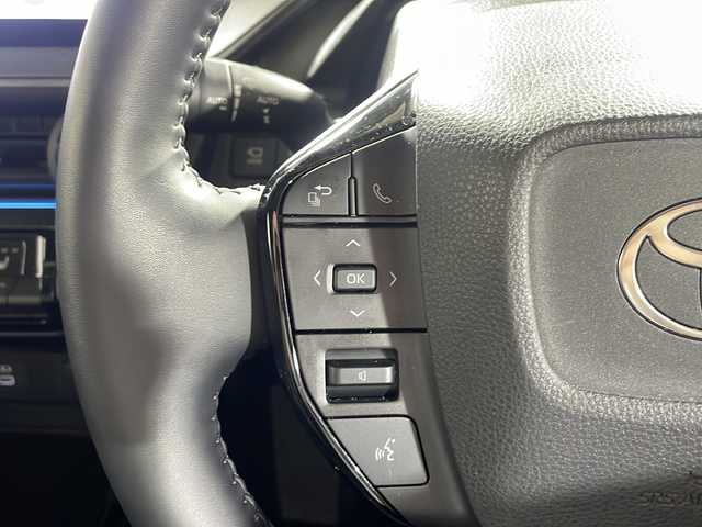 トヨタ プリウス Z 沖縄県 2024(令6)年 0.5万km 黄 禁煙車　/ワンオーナー　/純正１２．３インチナビ　/（フルセグＴＶ　Ｂｌｕｅｔｏｏｔｈ）　/全方位カメラ　/トヨタセーフティセンス/・PCS（プリクラッシュセーフティ）/・LDA（レーンディパーチャーアラート）/・AHB（オートマチックハイビーム）/BSM（ブラインドスポットモニター）　/PDA（プロアクティブドライビングアシスト）　/前後ドライブレコーダー　/ＥＴＣ２．０/レーダークルーズコントロール/レザーシート/メモリー付パワーシート/シートヒーター、エアシート/置くだけ充電/ステアリングヒーター