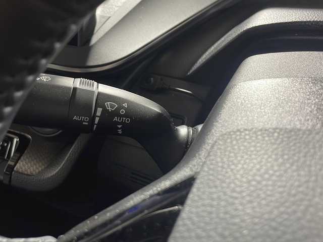 トヨタ プリウス Z 沖縄県 2024(令6)年 0.5万km 黄 禁煙車　/ワンオーナー　/純正１２．３インチナビ　/（フルセグＴＶ　Ｂｌｕｅｔｏｏｔｈ）　/全方位カメラ　/トヨタセーフティセンス/・PCS（プリクラッシュセーフティ）/・LDA（レーンディパーチャーアラート）/・AHB（オートマチックハイビーム）/BSM（ブラインドスポットモニター）　/PDA（プロアクティブドライビングアシスト）　/前後ドライブレコーダー　/ＥＴＣ２．０/レーダークルーズコントロール/レザーシート/メモリー付パワーシート/シートヒーター、エアシート/置くだけ充電/ステアリングヒーター