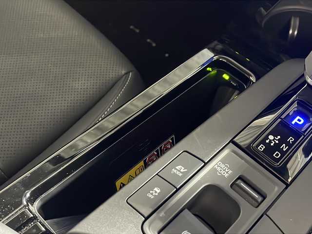 トヨタ プリウス Z 沖縄県 2024(令6)年 0.5万km 黄 禁煙車　/ワンオーナー　/純正１２．３インチナビ　/（フルセグＴＶ　Ｂｌｕｅｔｏｏｔｈ）　/全方位カメラ　/トヨタセーフティセンス/・PCS（プリクラッシュセーフティ）/・LDA（レーンディパーチャーアラート）/・AHB（オートマチックハイビーム）/BSM（ブラインドスポットモニター）　/PDA（プロアクティブドライビングアシスト）　/前後ドライブレコーダー　/ＥＴＣ２．０/レーダークルーズコントロール/レザーシート/メモリー付パワーシート/シートヒーター、エアシート/置くだけ充電/ステアリングヒーター