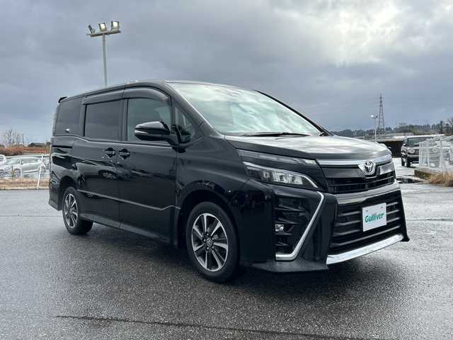 トヨタ ヴォクシー ZS 煌Ⅲ 富山県 2021(令3)年 7.2万km ブラック ４WD/アルパインフリップダウンモニター/アルパイン車種専用９インチメモリナビ/【フルセグＴＶ/CD/DVD/USB/HDMI/BT】/バックカメラ/社外デジタルインナーミラー/両側パワースライドドア/ウォークスルー/純正アルミホイール/純正フロアマット/エンジンスターター/ビルトインＥＴＣ/コーナーセンサー/LEDヘッドライト/オートハイビーム
