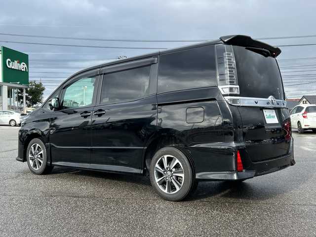 トヨタ ヴォクシー ZS 煌Ⅲ 富山県 2021(令3)年 7.2万km ブラック ４WD/アルパインフリップダウンモニター/アルパイン車種専用９インチメモリナビ/【フルセグＴＶ/CD/DVD/USB/HDMI/BT】/バックカメラ/社外デジタルインナーミラー/両側パワースライドドア/ウォークスルー/純正アルミホイール/純正フロアマット/エンジンスターター/ビルトインＥＴＣ/コーナーセンサー/LEDヘッドライト/オートハイビーム
